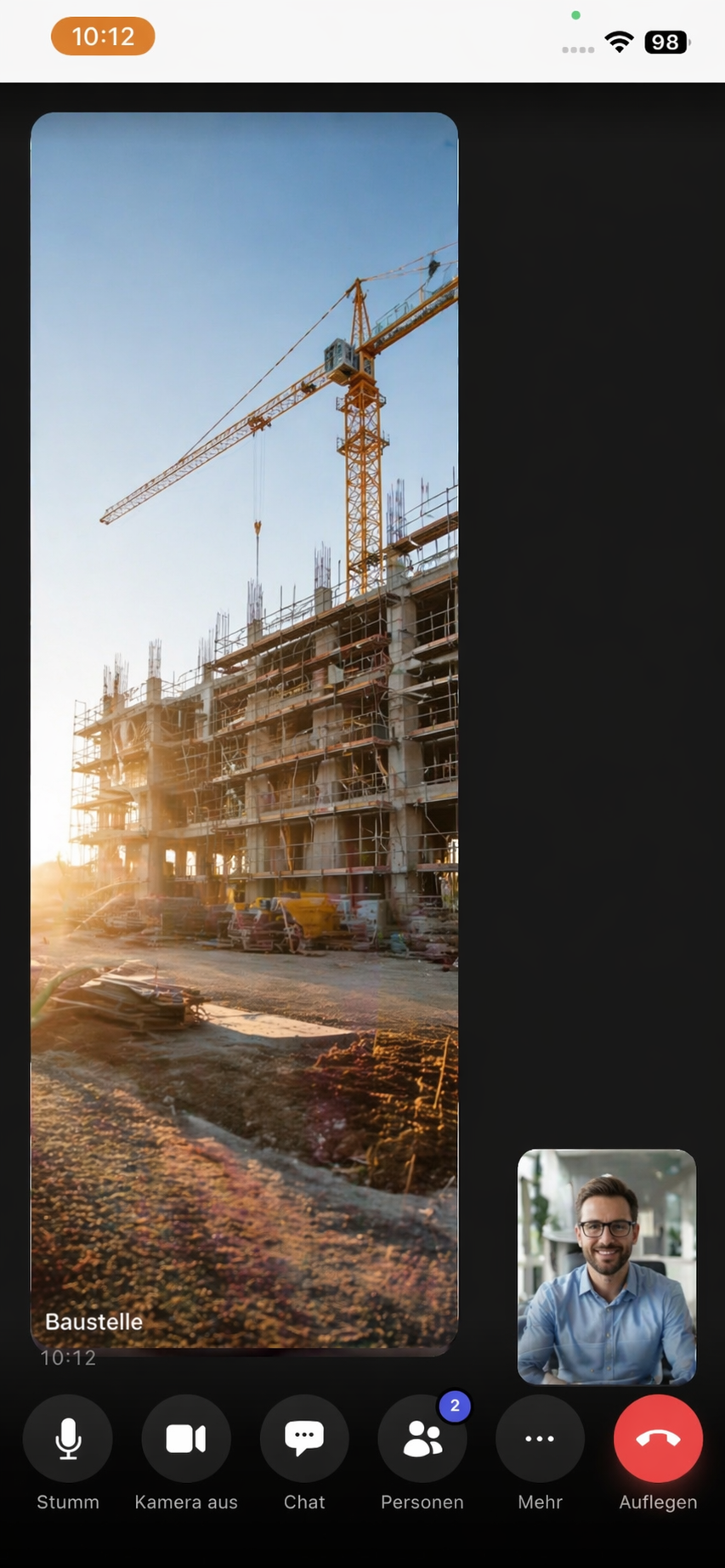 Laufender Videocall in Kibi Connect auf einer Baustelle